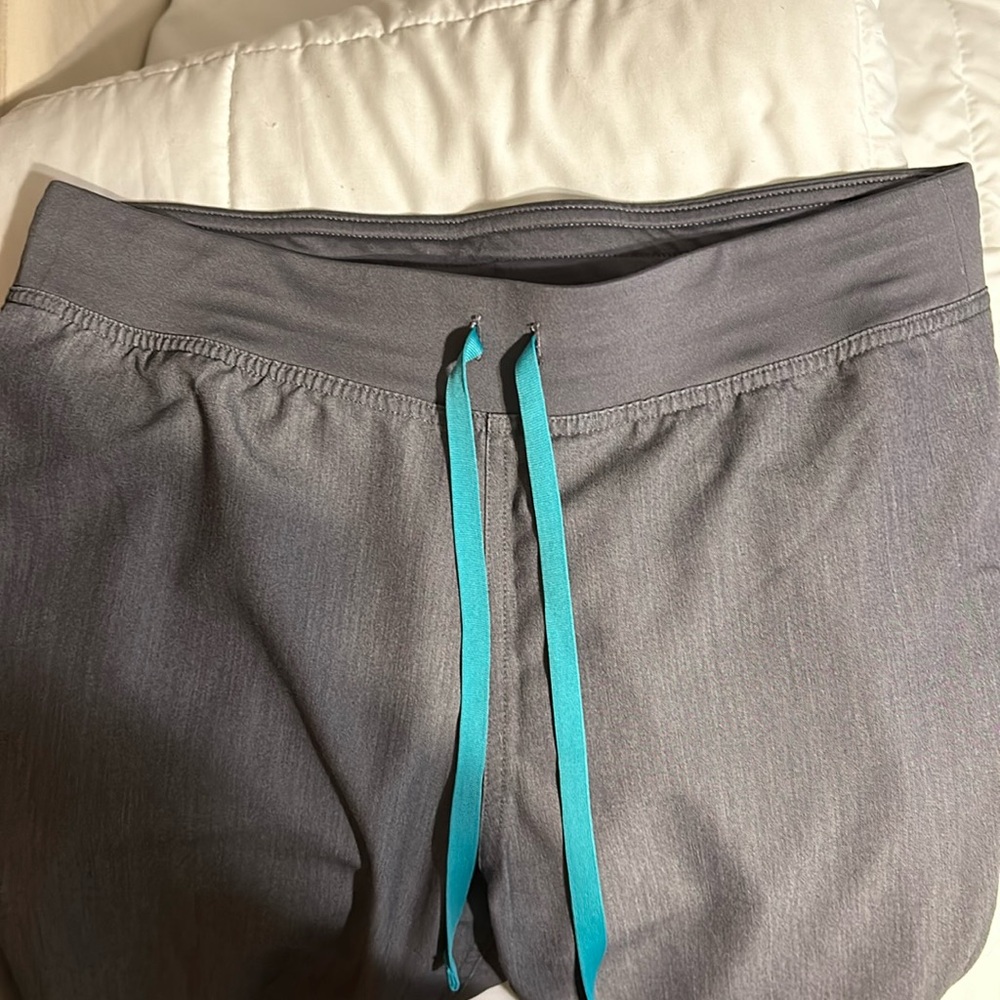 Figs Women’s Livingston scrub pants